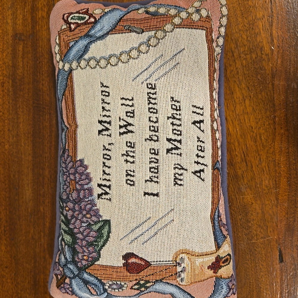 Decorative Pillow with Mirror Mirror Quote